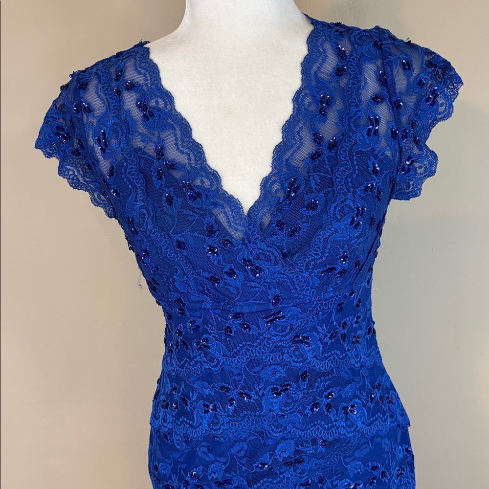 Marina Cobalt Blue Lace and Sequined V Neck Dress Size 6 - Picture 2 of 16